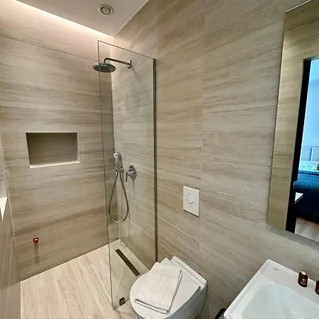 Venis מלון טיראנה