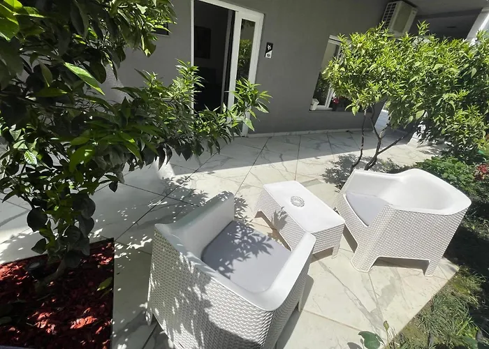 Venis فندق تيرانا